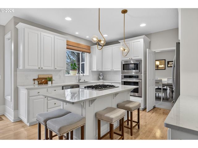 14024 Nw EAGLERIDGE Ln, Portland, OR 97229