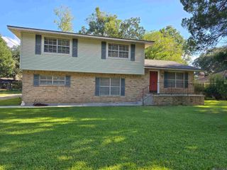 58725 Delacroix Ave, Plaquemine, LA 70764