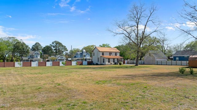 128 E Railroad Street, La Grange, NC 28551