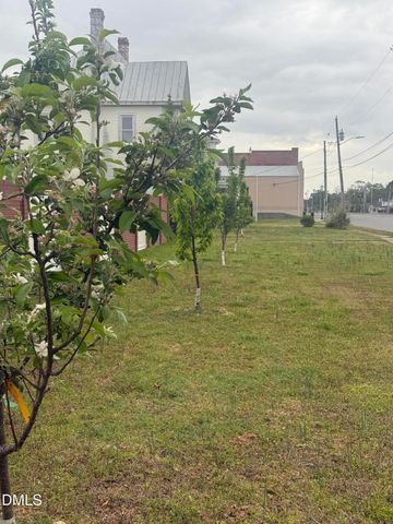 128 E Railroad Street, La Grange, NC 28551