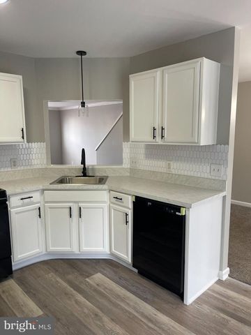 39 LISA DR, Newark, DE 19702