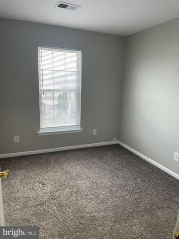 39 LISA DR, Newark, DE 19702