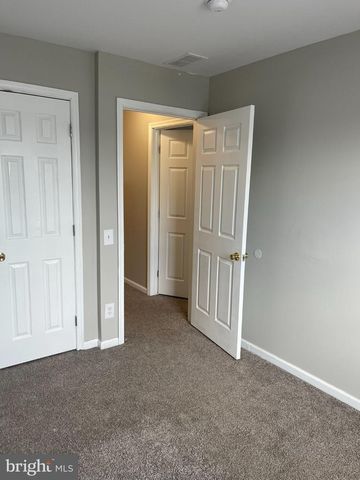 39 LISA DR, Newark, DE 19702