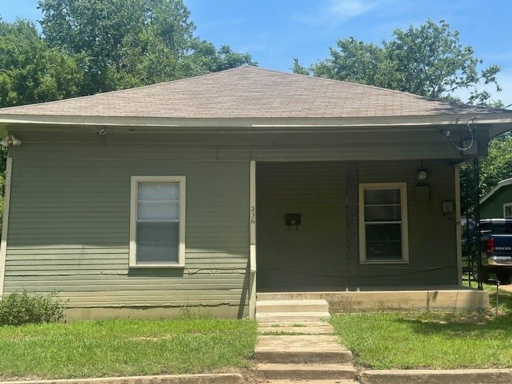 236 2nd Street NE, Paris, TX 75460