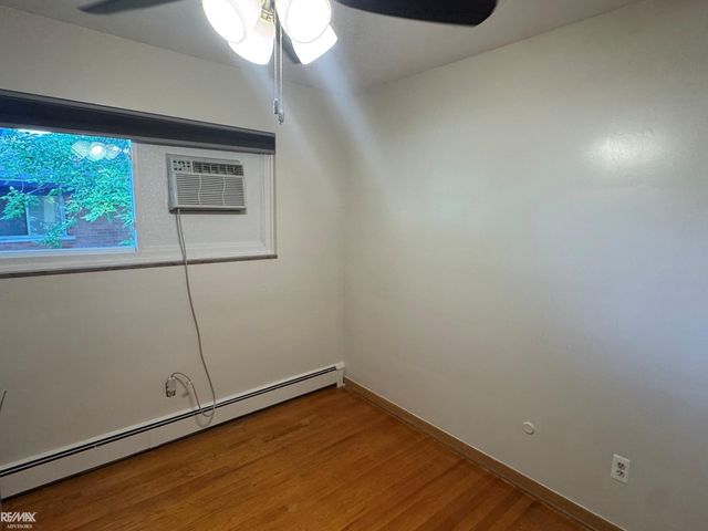 29210 Geraldine Court, Warren, MI 48093