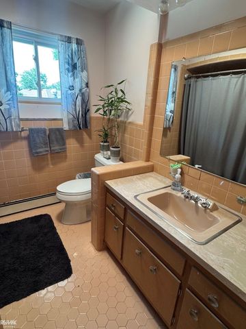 29210 Geraldine Court, Warren, MI 48093