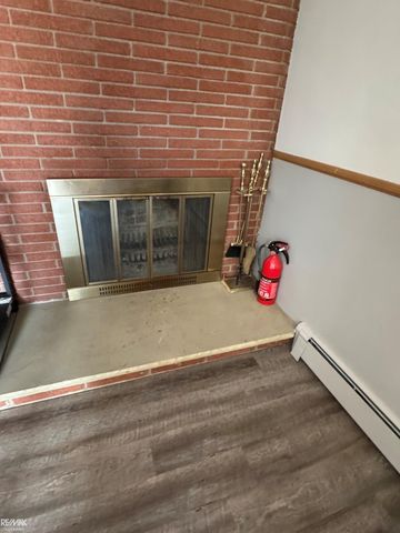 29210 Geraldine Court, Warren, MI 48093
