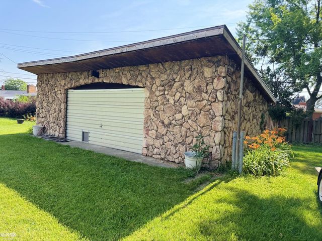 29210 Geraldine Court, Warren, MI 48093