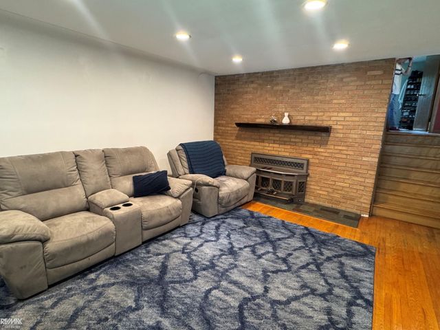 29210 Geraldine Court, Warren, MI 48093