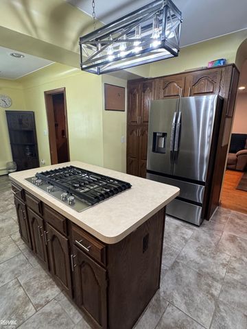 29210 Geraldine Court, Warren, MI 48093