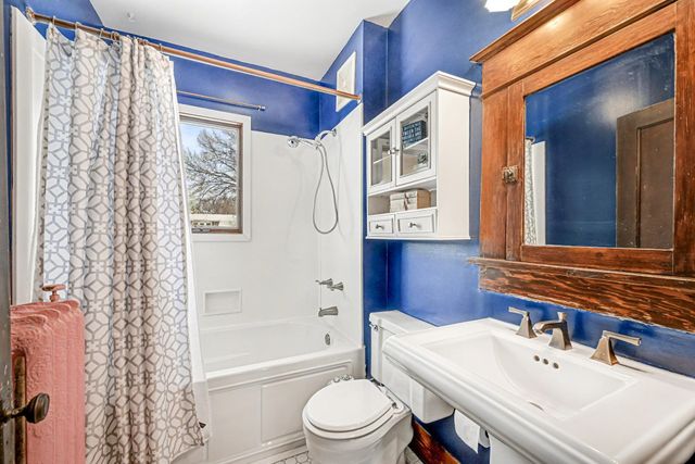 1239 Charles Avenue, Saint Paul, MN 55104