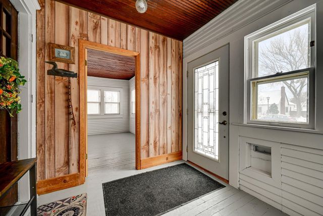 1239 Charles Avenue, Saint Paul, MN 55104