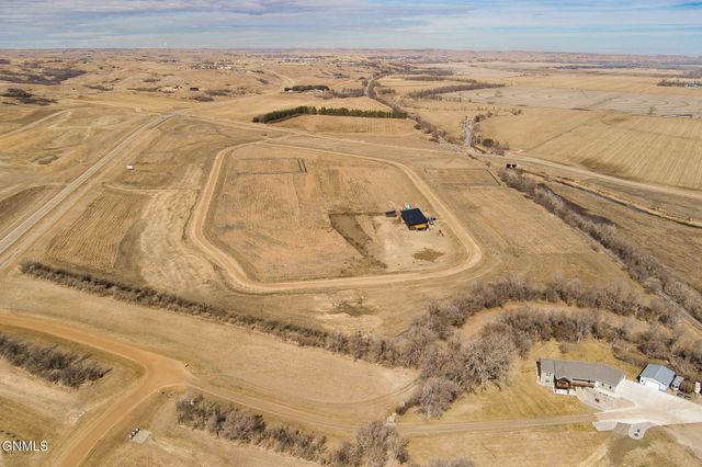 3521 Honey Loop, Mandan, ND 58554 property photo