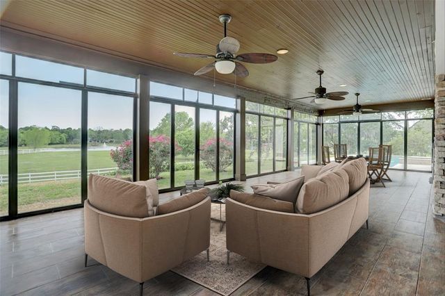 5403 E River Drive, Richmond, TX 77406
