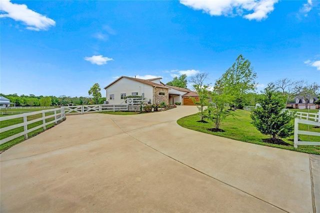 5403 E River Drive, Richmond, TX 77406