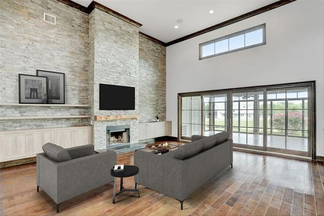 5403 E River Drive, Richmond, TX 77406