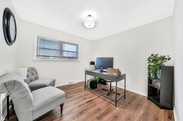 15923 Woodlawn East Avenue, South Holland, IL 60473