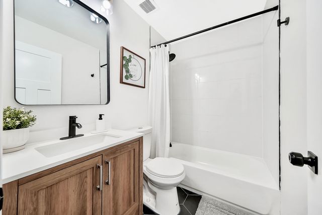 15923 Woodlawn East Avenue, South Holland, IL 60473