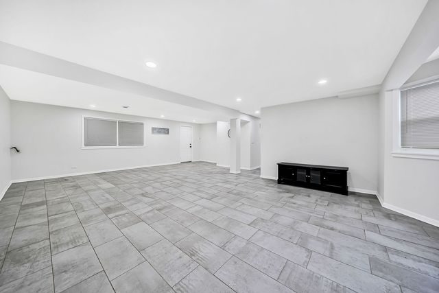 15923 Woodlawn East Avenue, South Holland, IL 60473