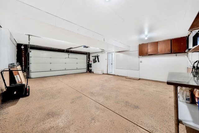 15923 Woodlawn East Avenue, South Holland, IL 60473