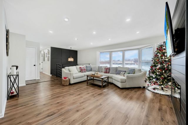 15923 Woodlawn East Avenue, South Holland, IL 60473