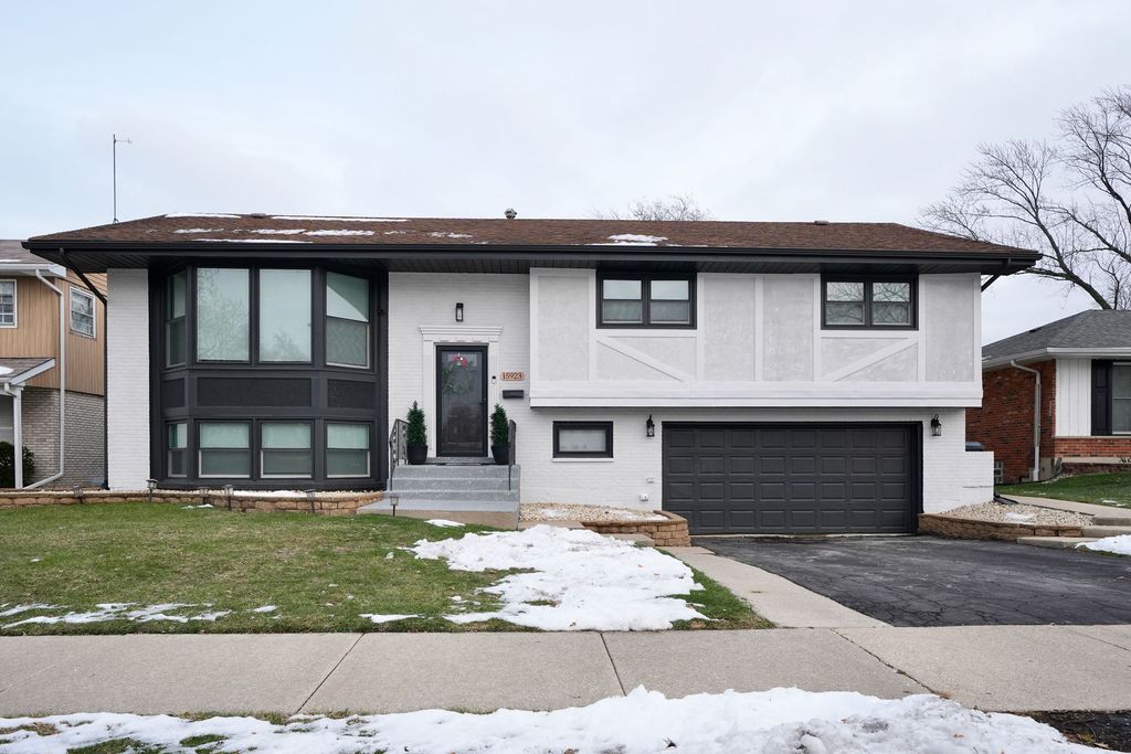 15923 Woodlawn East Avenue, South Holland, IL 60473