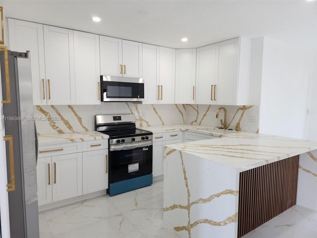 18450 NW 56th Pl, Miami Gardens, FL 33055