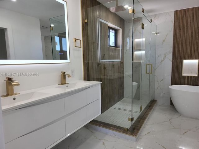 18450 NW 56th Pl, Miami Gardens, FL 33055