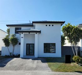 18450 NW 56th Pl, Miami Gardens, FL 33055