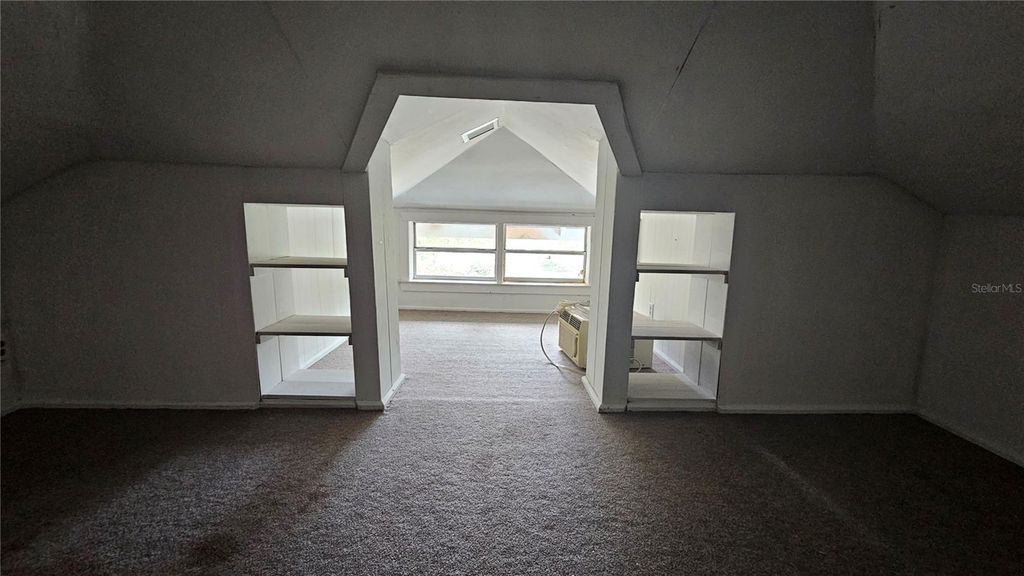 Image 23 of property listing at 305 AVENUE B NE, Winter Haven, FL 33881