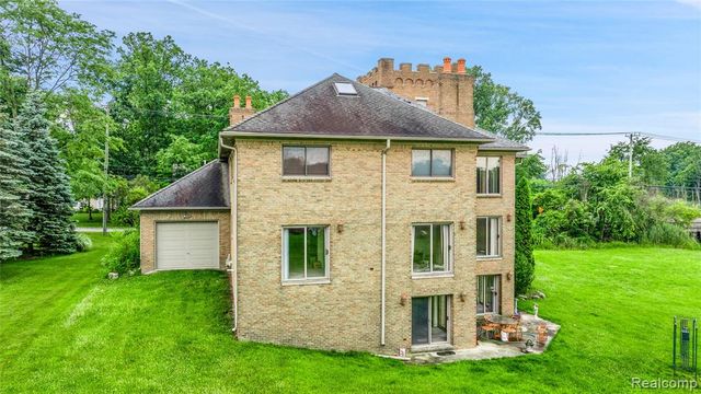 9000 Ferry Road, Grosse Ile, MI 48138