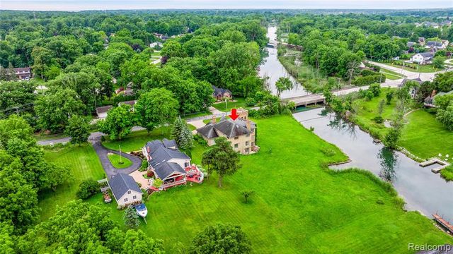 9000 Ferry Road, Grosse Ile, MI 48138