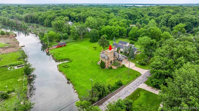 9000 Ferry Road, Grosse Ile, MI 48138