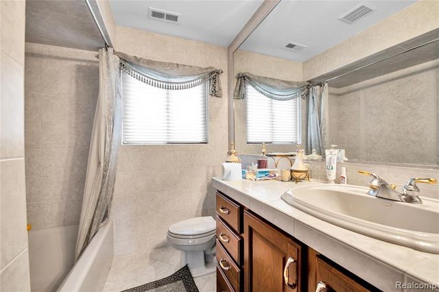 9000 Ferry Road, Grosse Ile, MI 48138