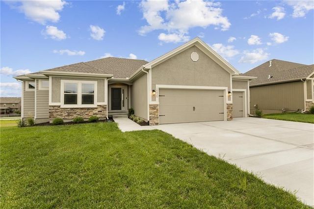 11016 N Corrington Avenue, Kansas City, MO 64156