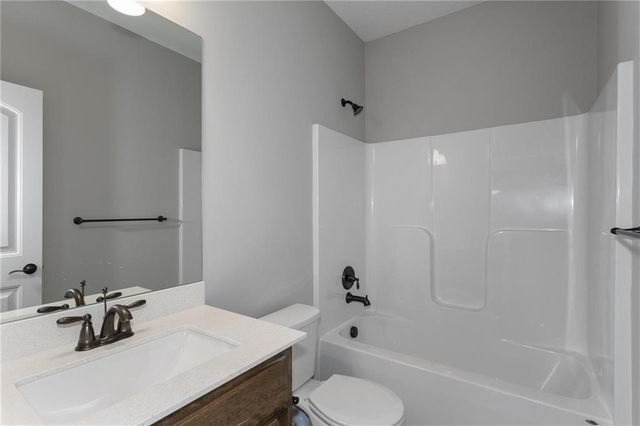 11016 N Corrington Avenue, Kansas City, MO 64156