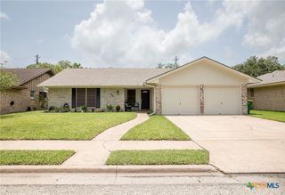 307 Richmond Drive, Victoria, TX 77904