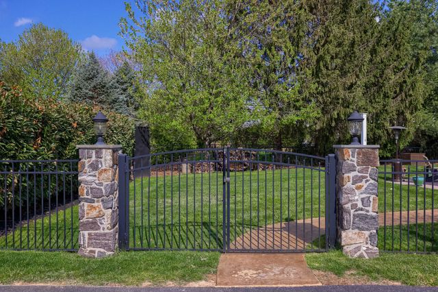 517 WHEATFIELD DR, Lititz, PA 17543