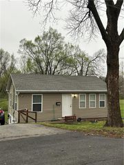 2514 S Race Avenue, Independence, MO 64052