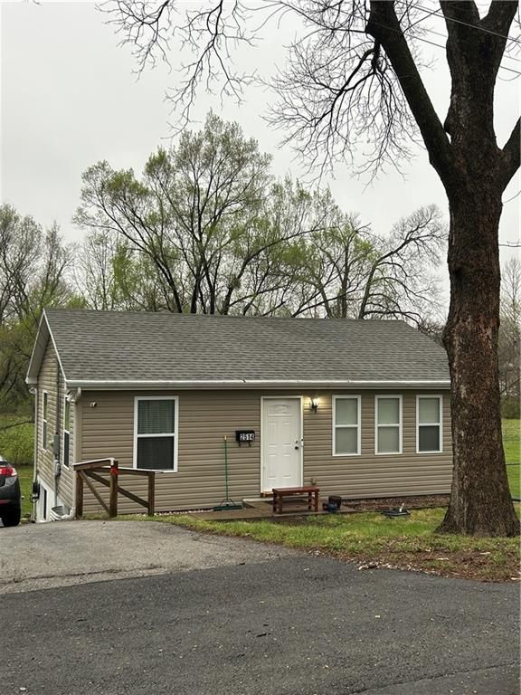2514 S Race Avenue, Independence, MO 64052