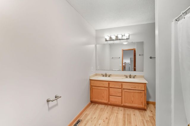 11852 Yellow Pine Street NW, Coon Rapids, MN 55448