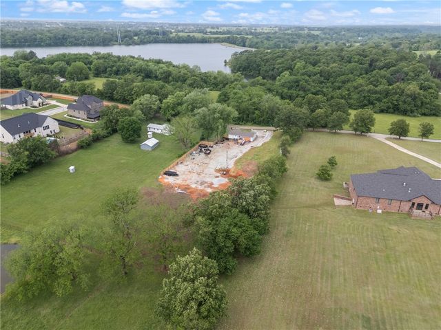 516 S Lake Road, Elm Springs, AR 72762