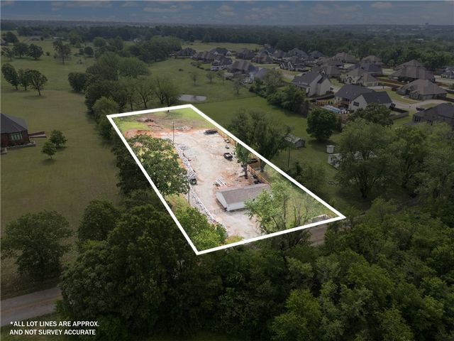 516 S Lake Road, Elm Springs, AR 72762