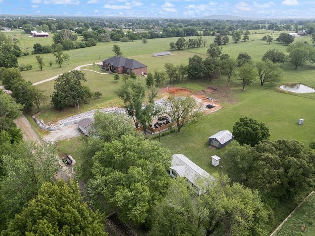 516 S Lake Road, Elm Springs, AR 72762