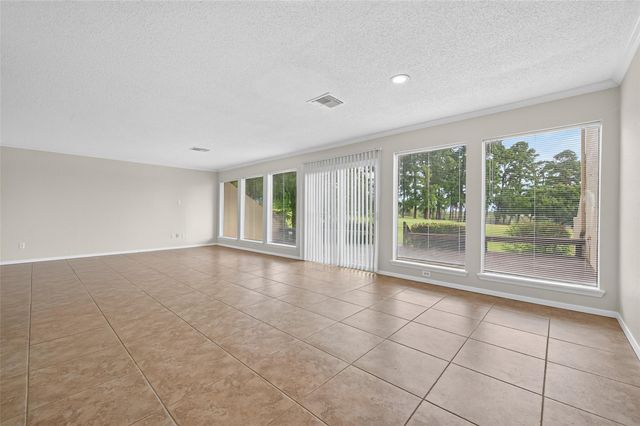 21 April Hill, Conroe, TX 77356