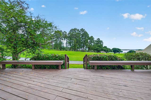 21 April Hill, Conroe, TX 77356