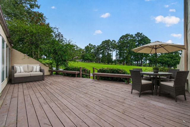 21 April Hill, Conroe, TX 77356