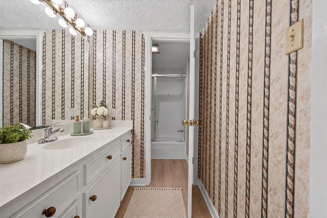 21 April Hill, Conroe, TX 77356