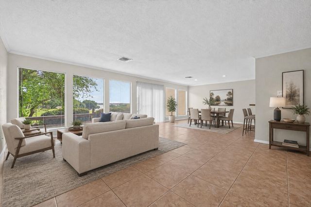 21 April Hill, Conroe, TX 77356
