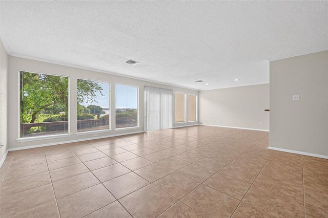 21 April Hill, Conroe, TX 77356